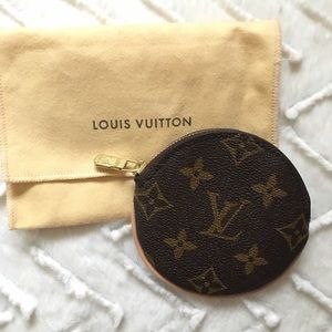 LOUIS VUITTON ROUND COIN PURSE